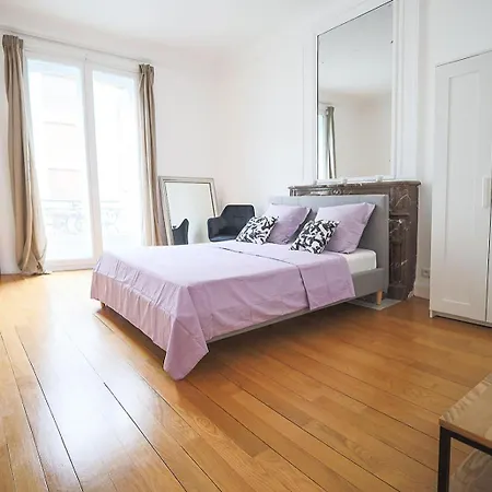 Magnifiques Avenue Des Champs-elysees Apartment